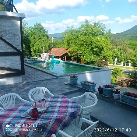 Hill, Za Odmor Sa Bazenom Villa
