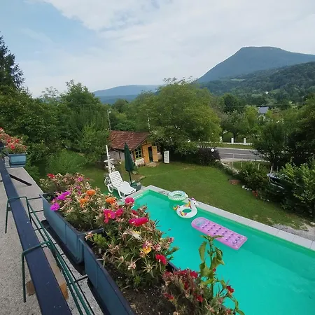 Hill, Za Odmor Sa Bazenom