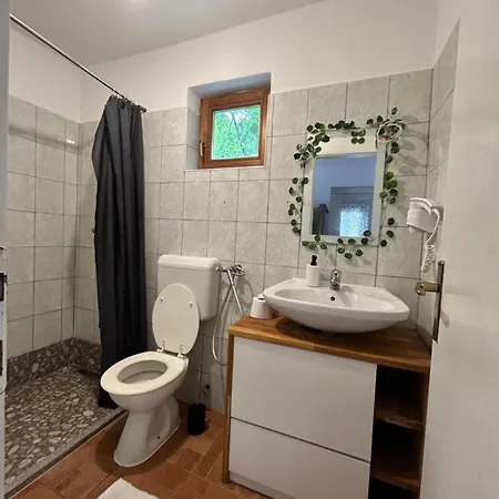 Hill, Za Odmor Sa Bazenom Villa