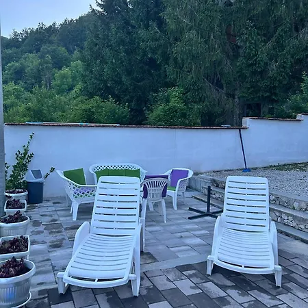 Hill, Za Odmor Sa Bazenom * Bihać